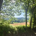 Le Chant Des Loriots Bed & Breakfast
