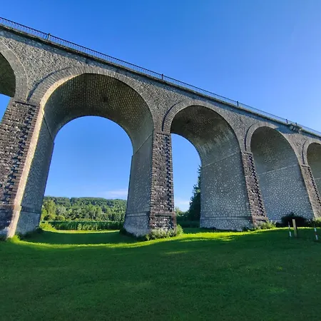 Le Chant Des Loriots Bed & Breakfast 3*