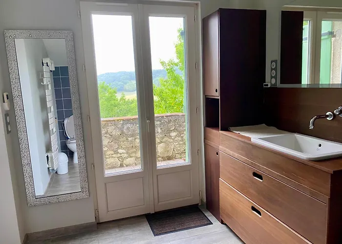 Le Chant Des Loriots Frühstückspension Bajamont