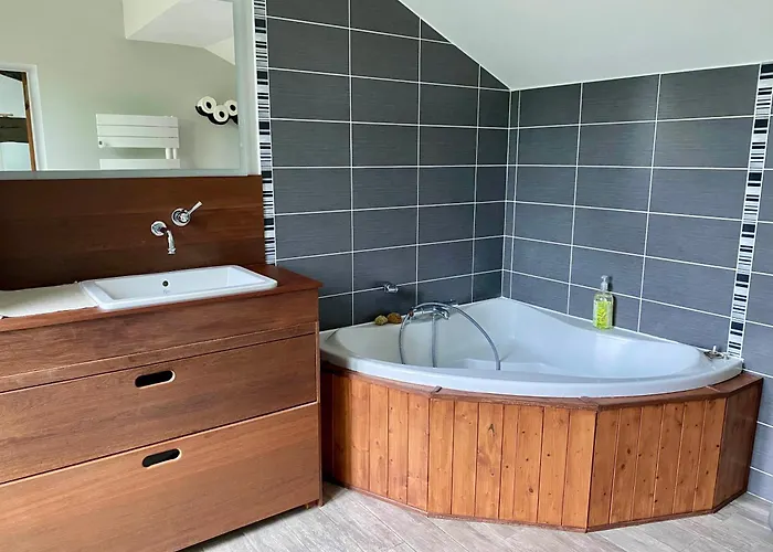 Le Chant Des Loriots 3* Bajamont